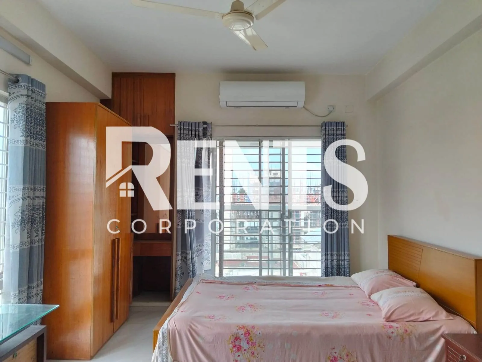 Villa on Hollywood Boulevard