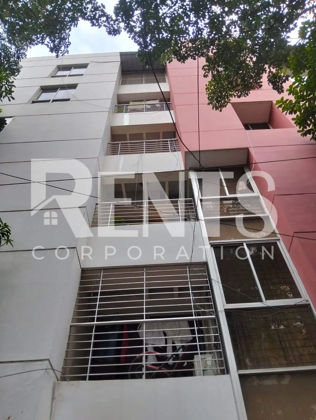 Villa on Hollywood Boulevard