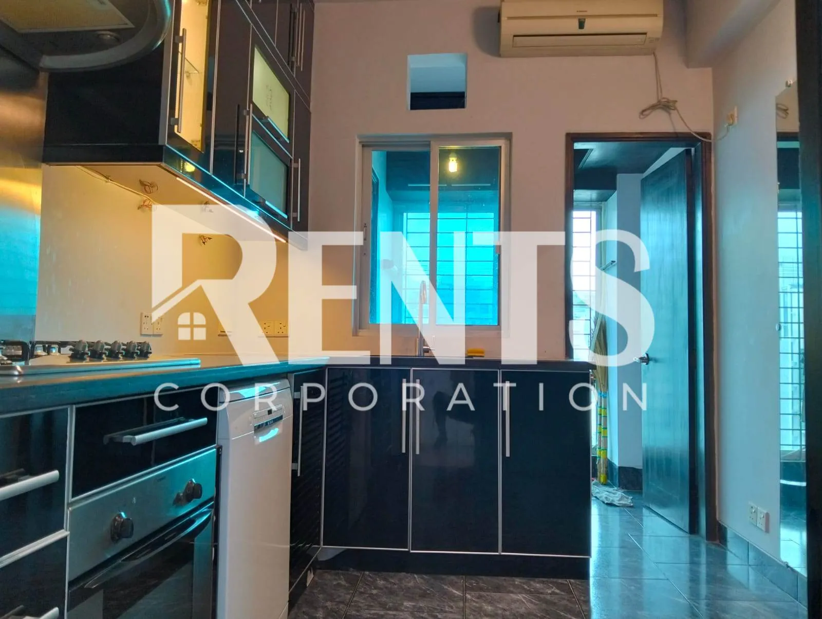 Villa on Hollywood Boulevard