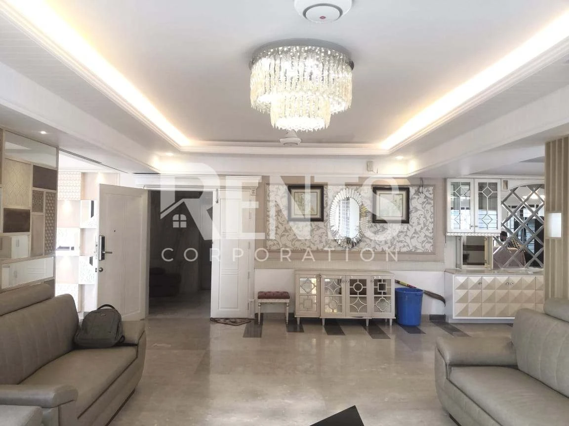 Villa on Hollywood Boulevard