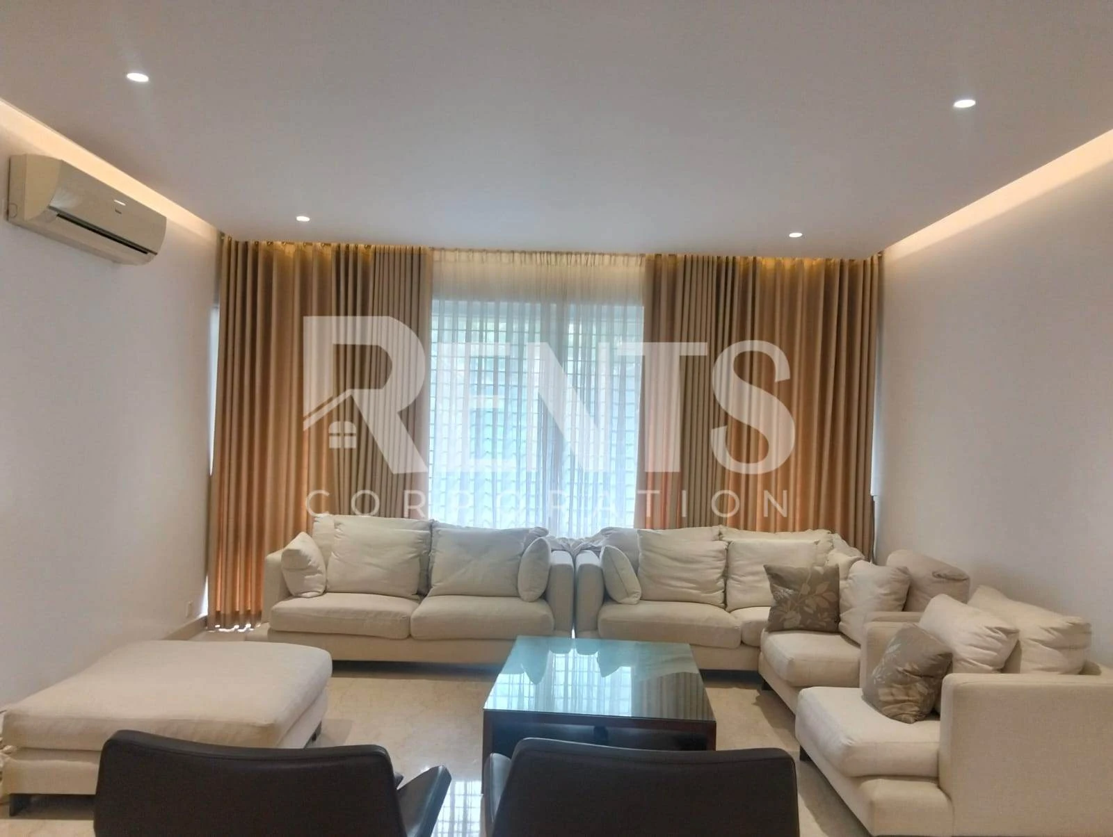 Villa on Hollywood Boulevard