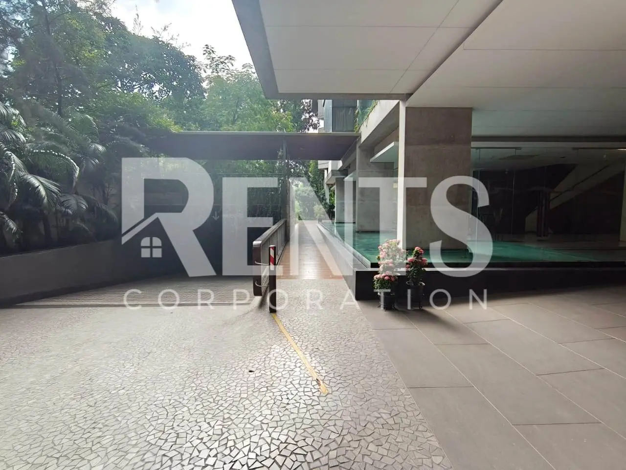 Villa on Hollywood Boulevard