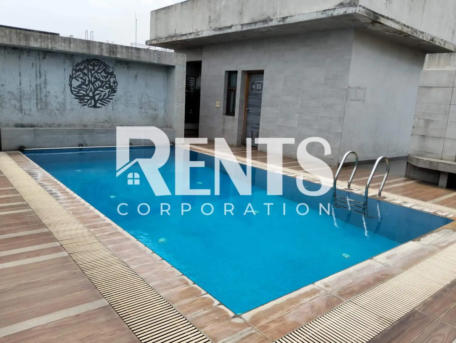 Villa on Hollywood Boulevard