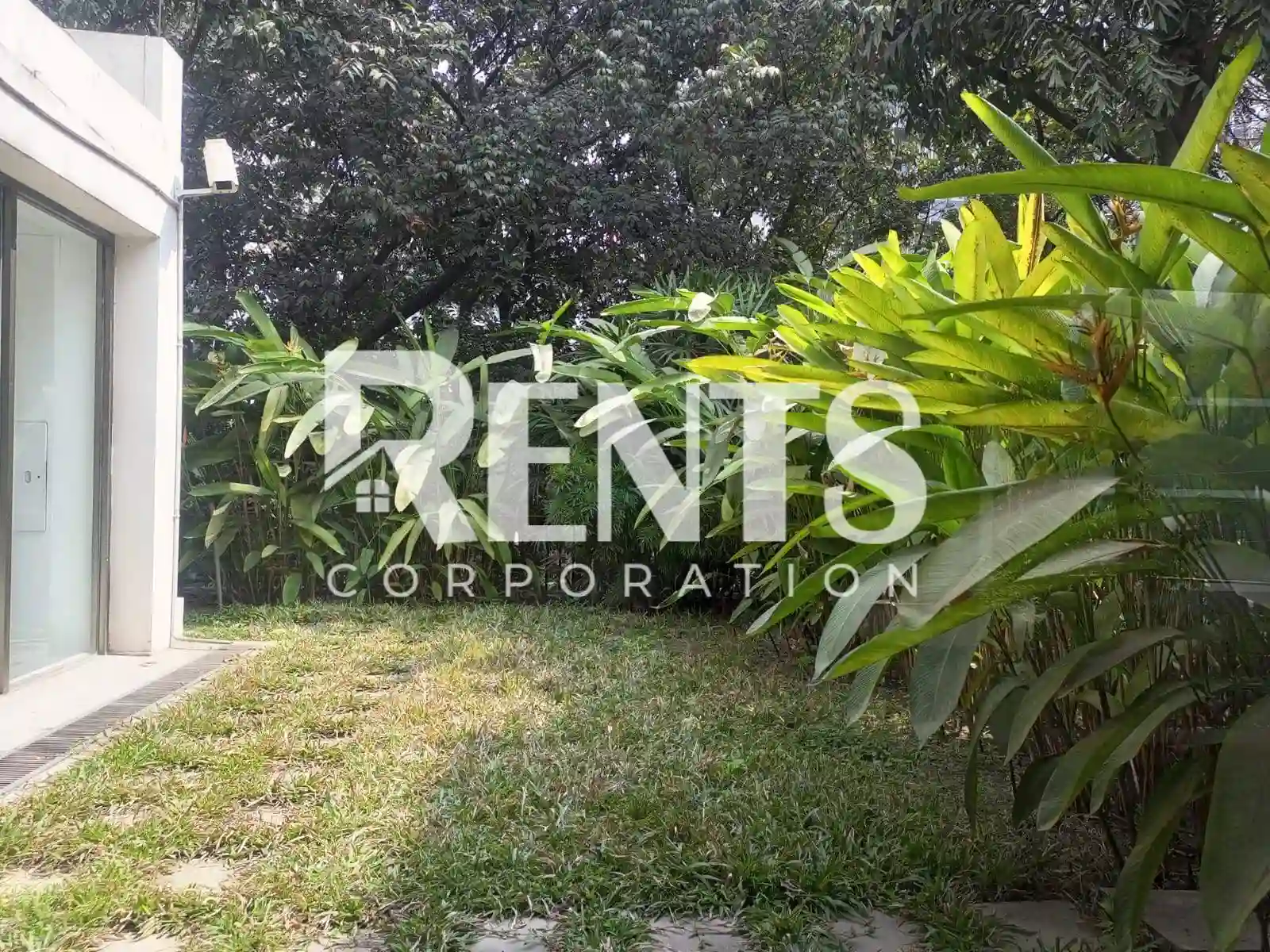 Villa on Hollywood Boulevard