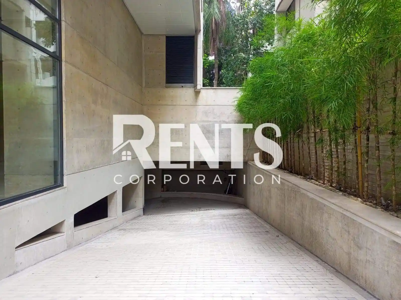 Villa on Hollywood Boulevard