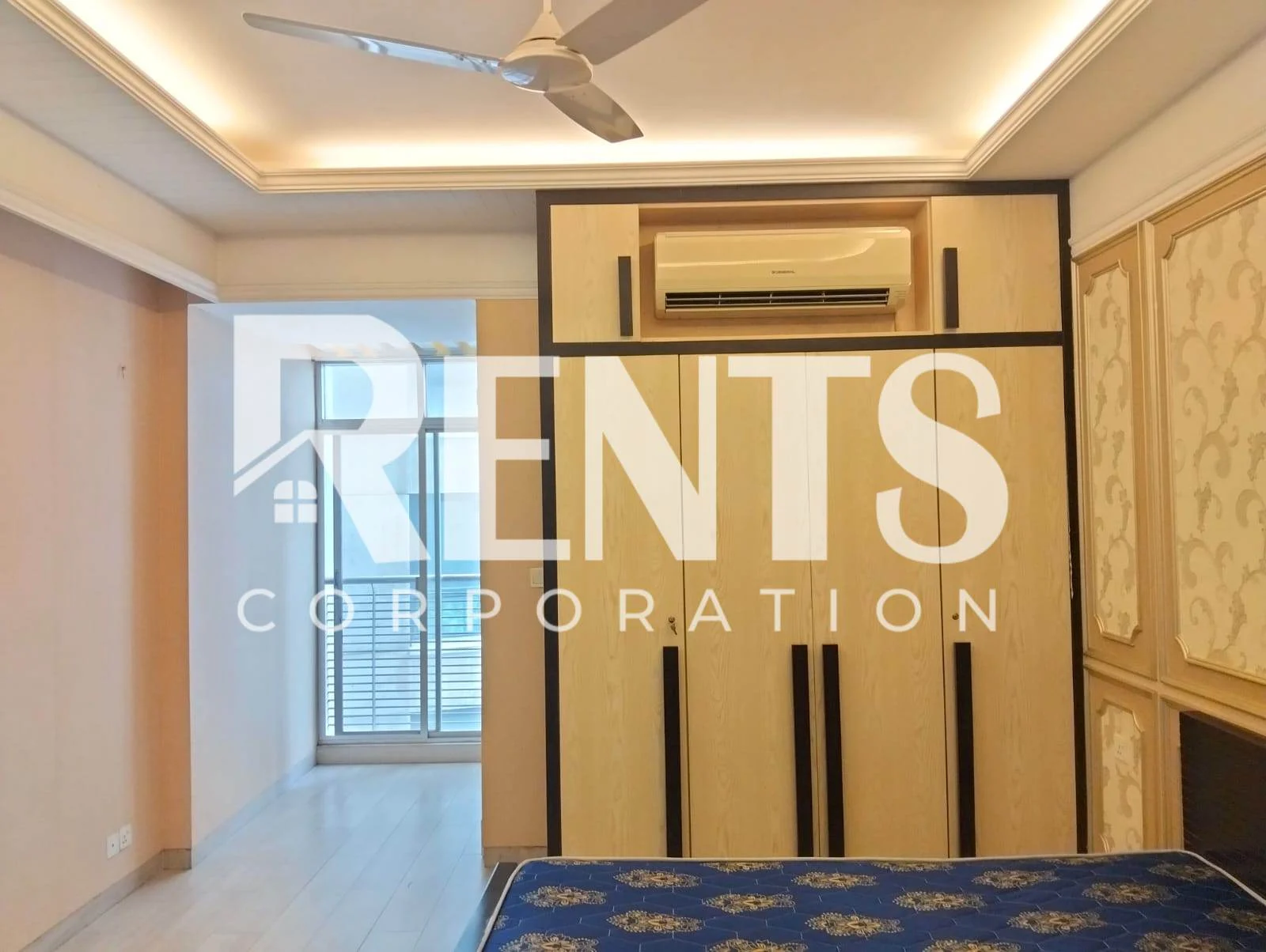 Villa on Hollywood Boulevard