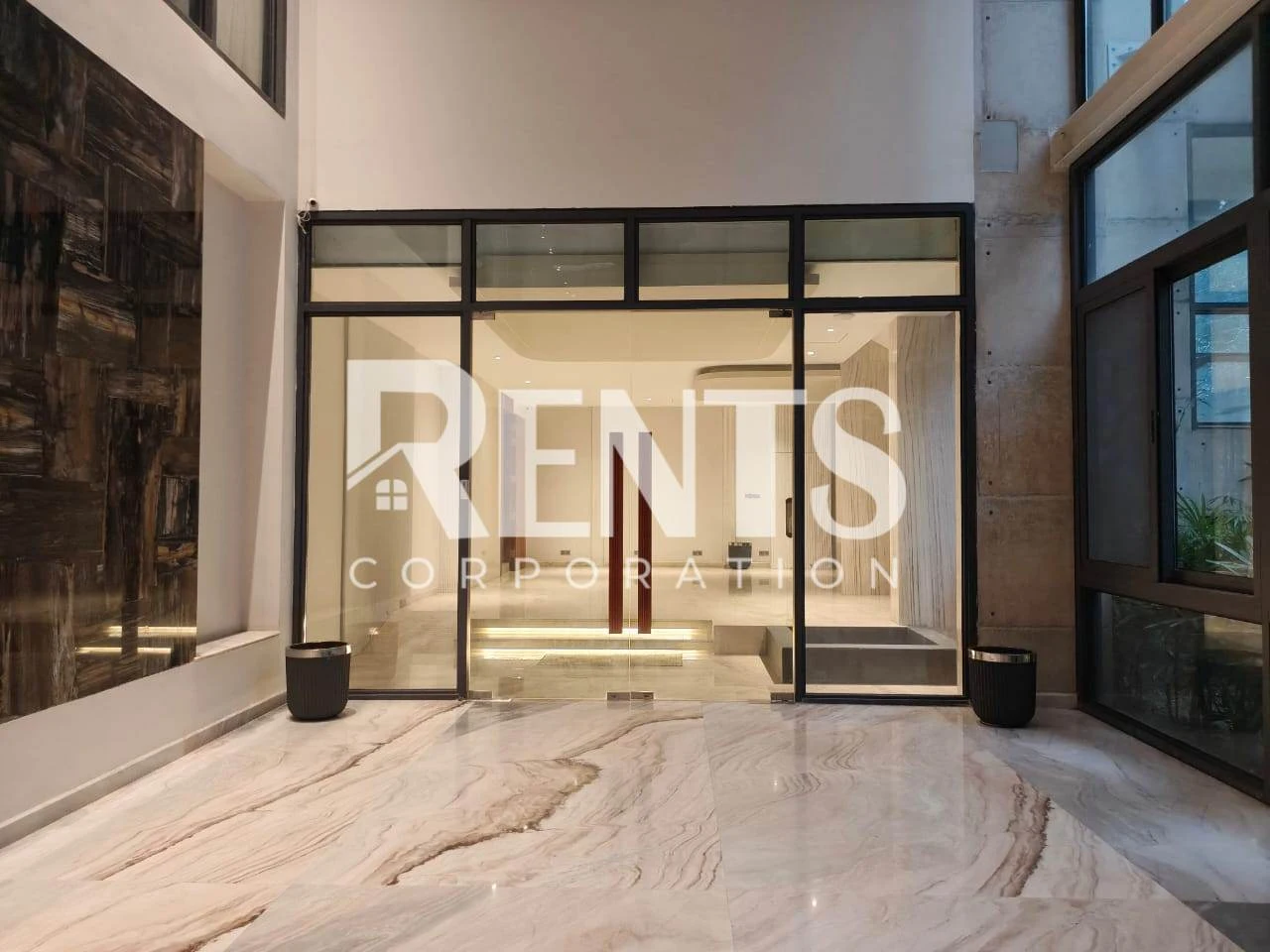 Villa on Hollywood Boulevard