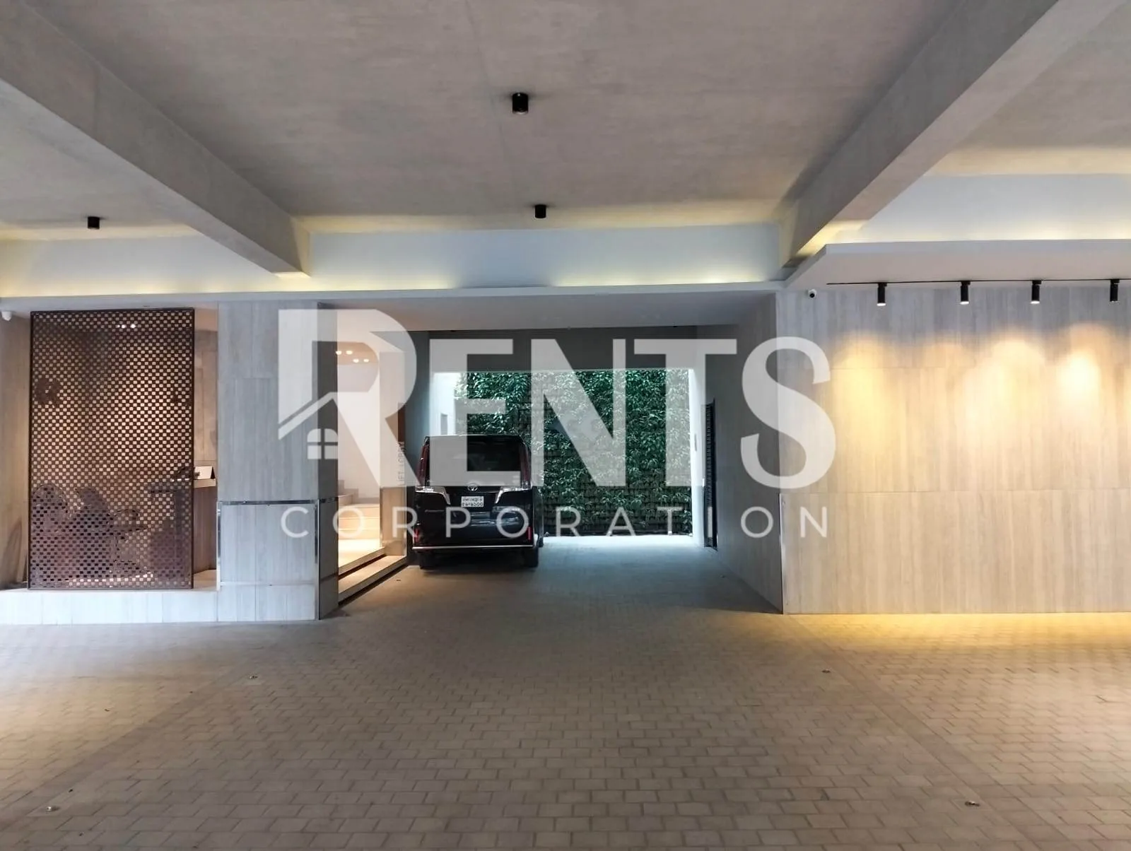 Villa on Hollywood Boulevard