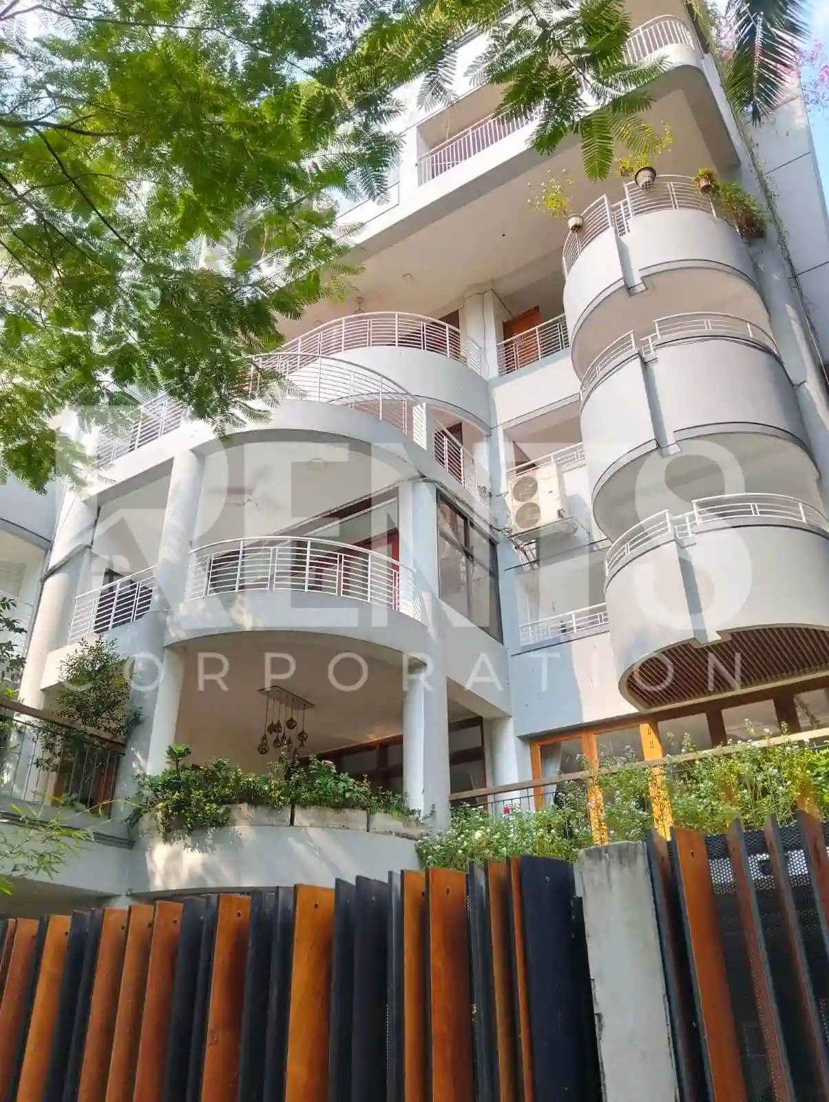 Villa on Hollywood Boulevard