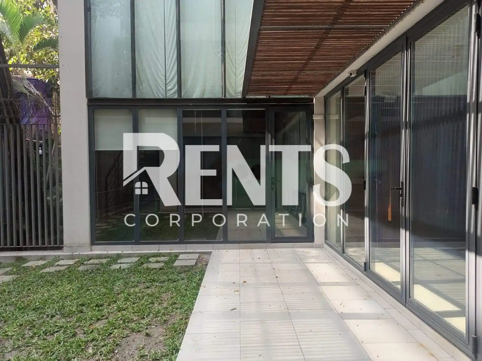 Villa on Hollywood Boulevard