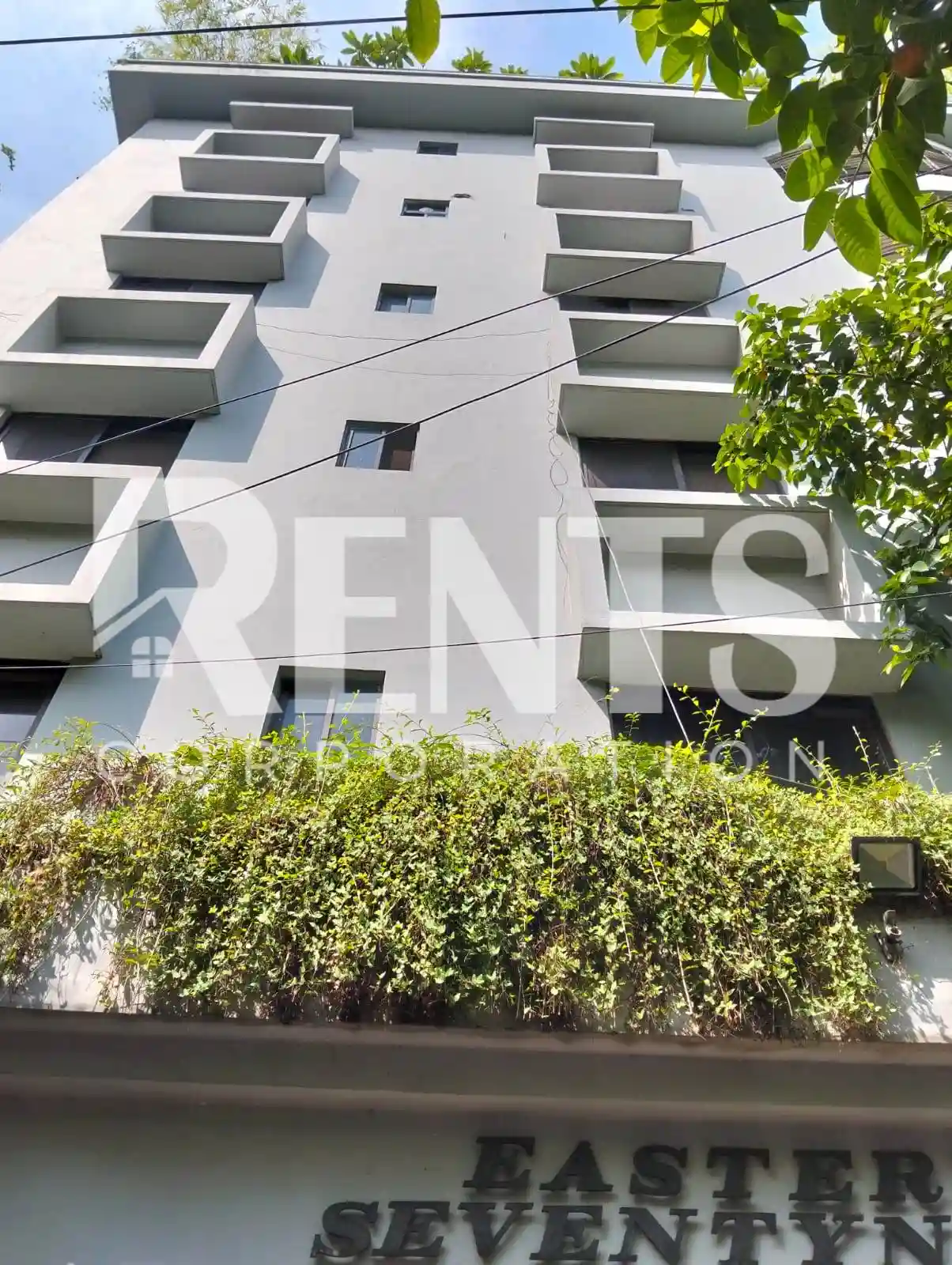 Villa on Hollywood Boulevard