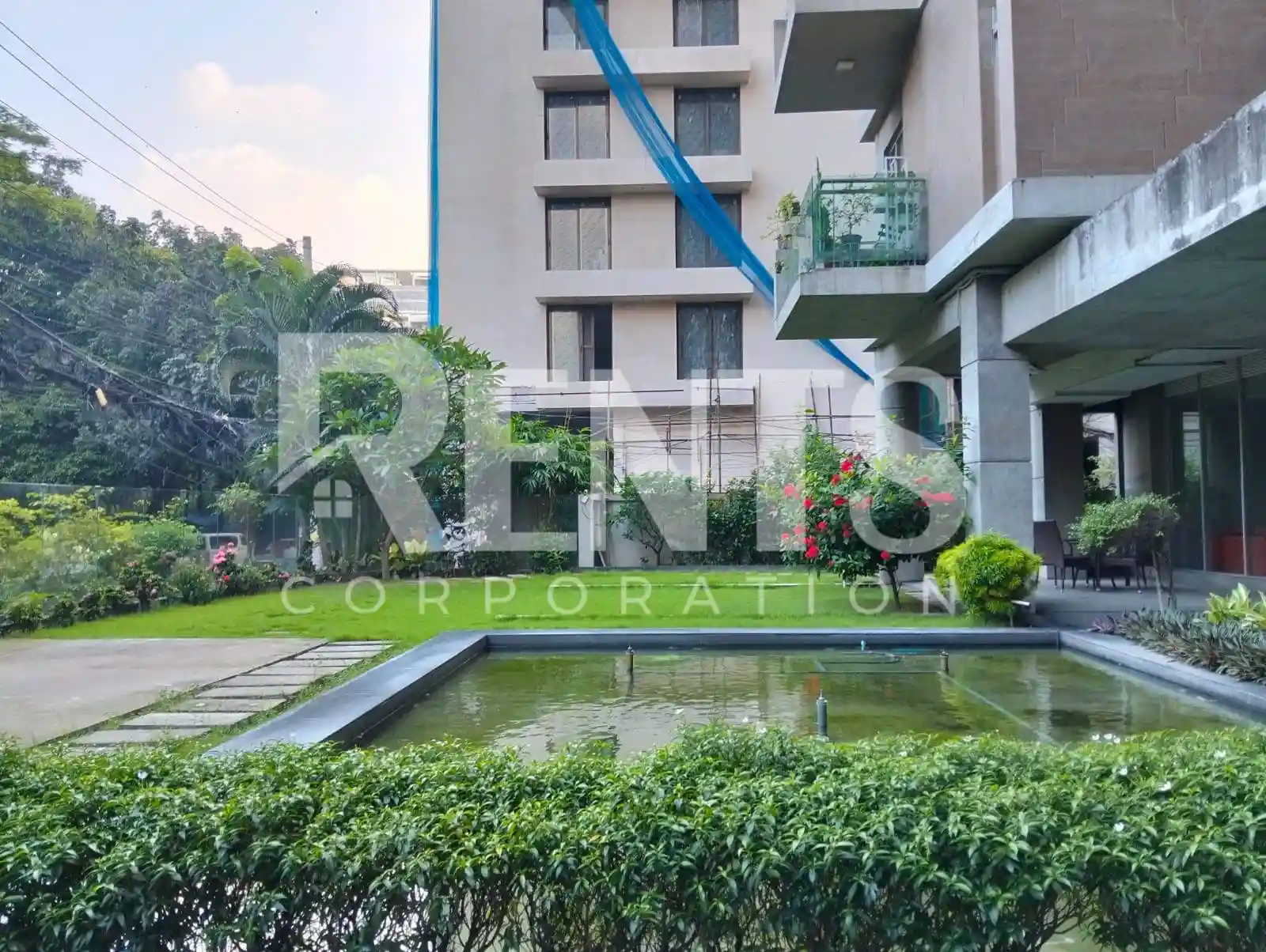 Villa on Hollywood Boulevard