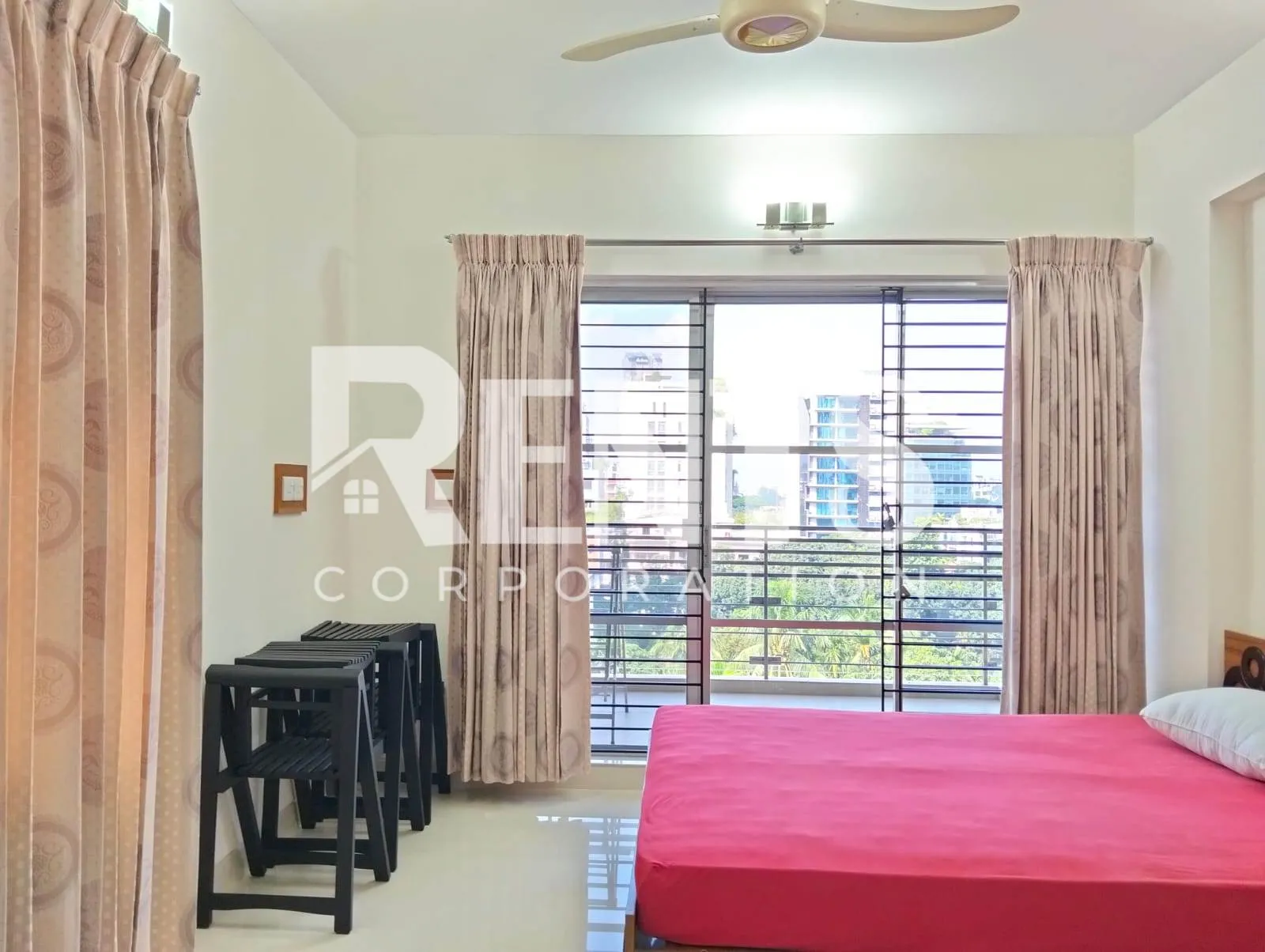 Villa on Hollywood Boulevard