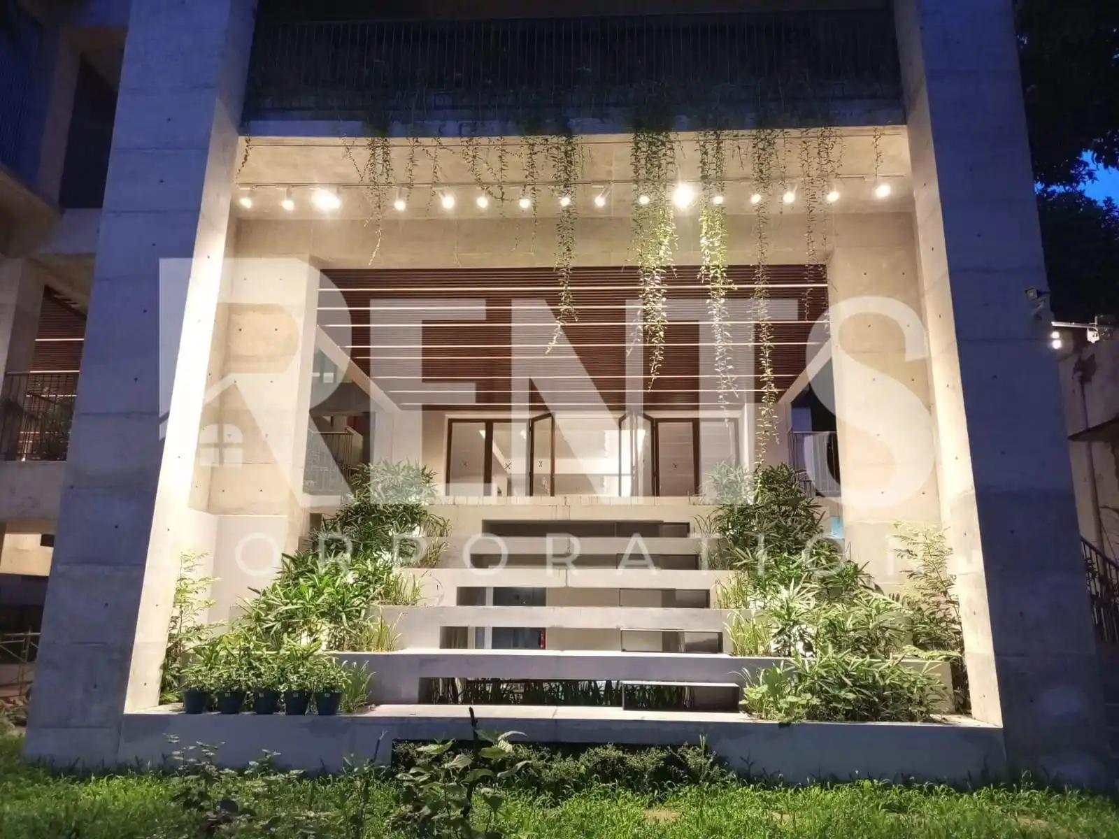 Villa on Hollywood Boulevard