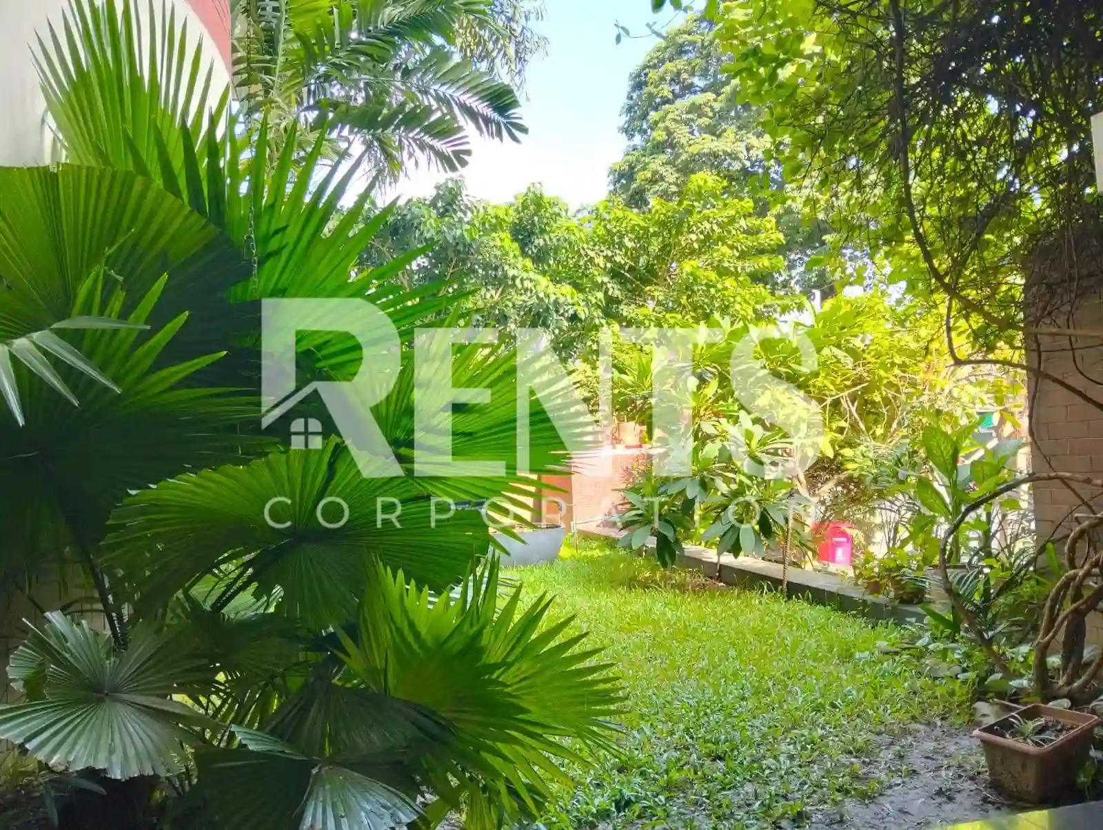 Villa on Hollywood Boulevard