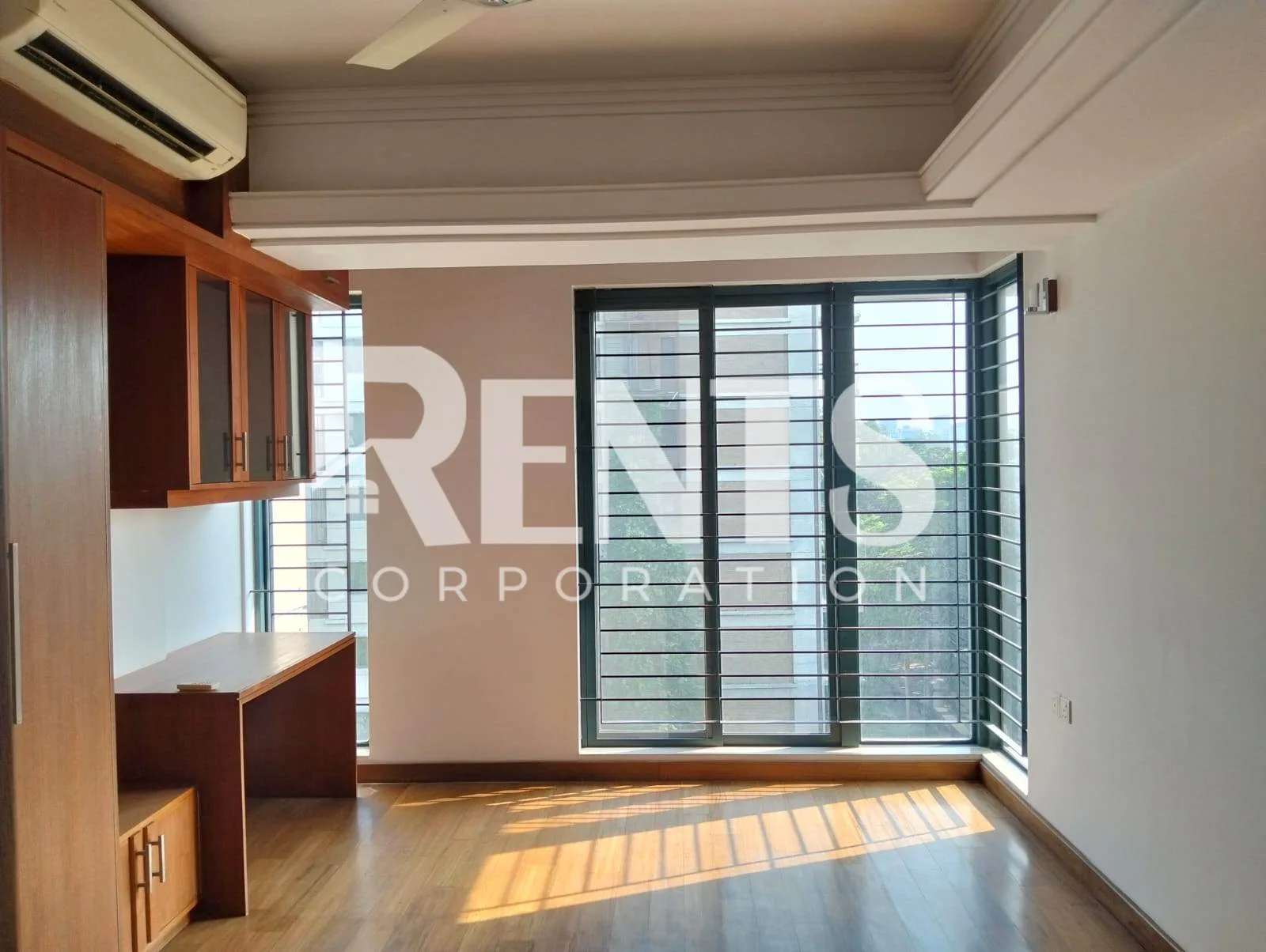 Villa on Hollywood Boulevard