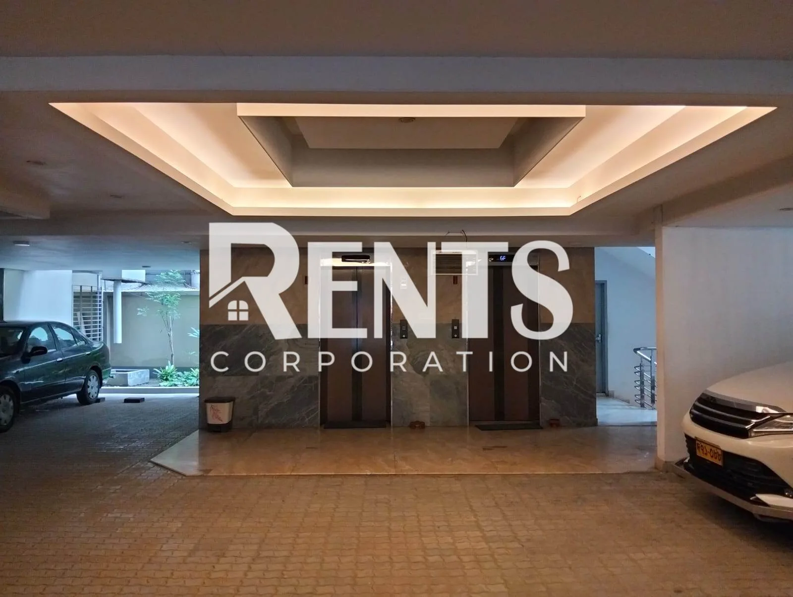 Villa on Hollywood Boulevard